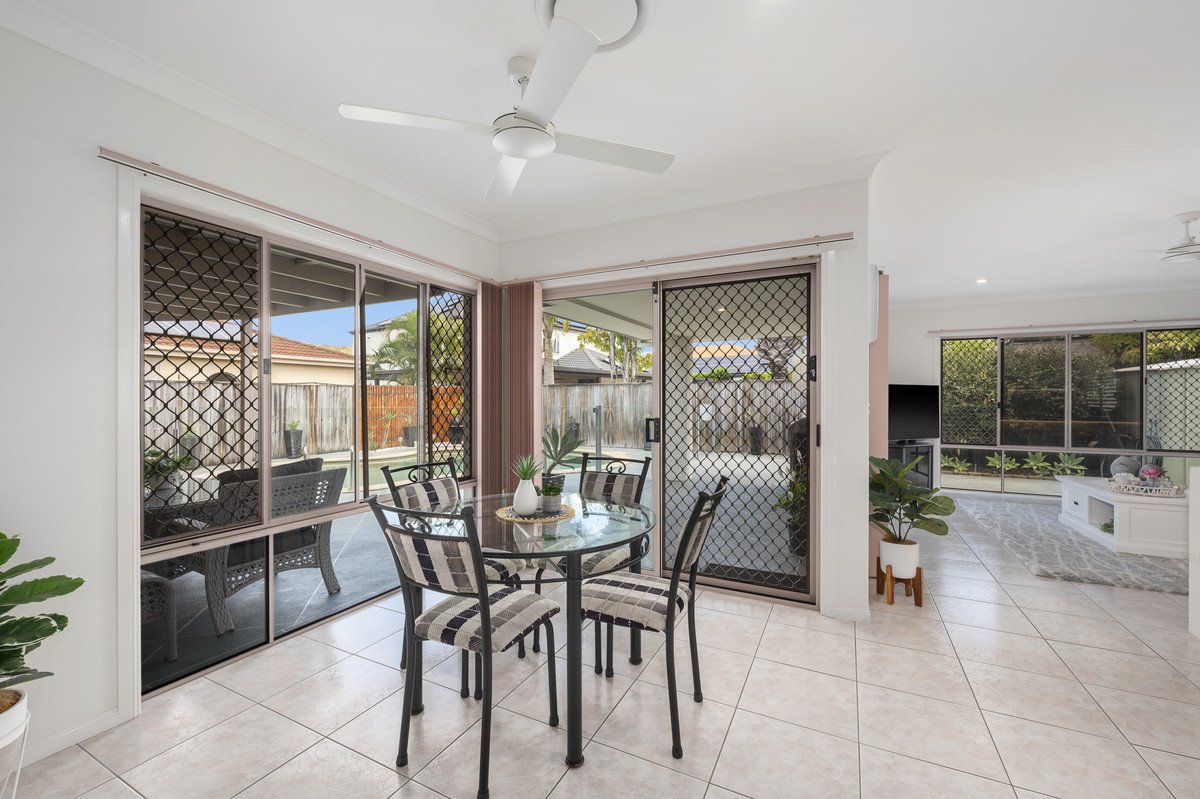 4 Seychelles Court Burleigh Waters 17