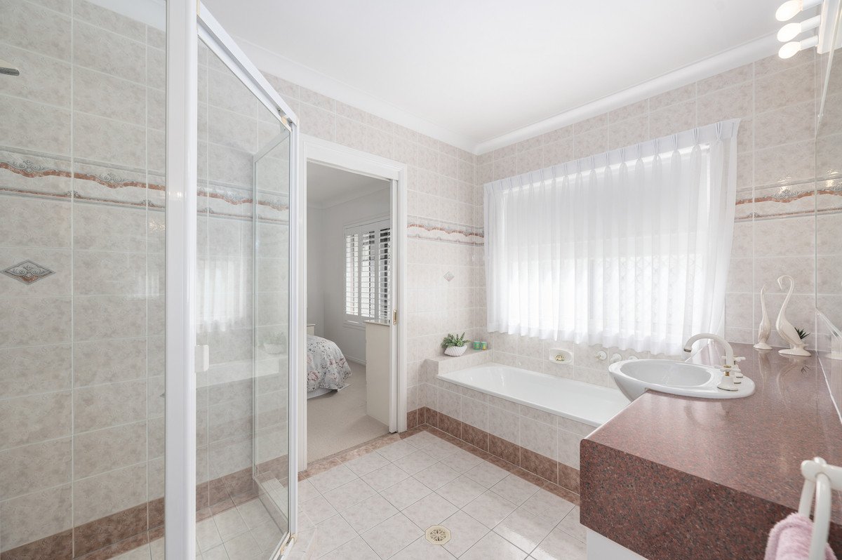 4 Seychelles Court Burleigh Waters 12