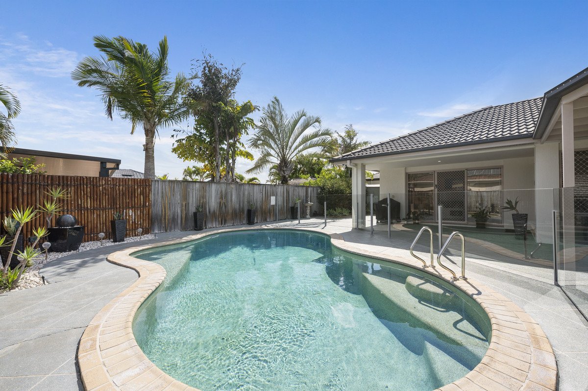 4 Seychelles Court Burleigh Waters 19