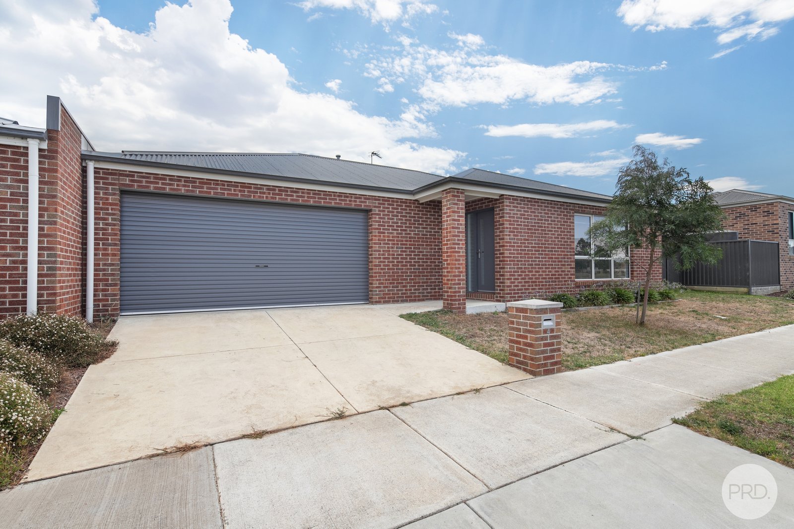 4 Simmental Street DELACOMBE 1