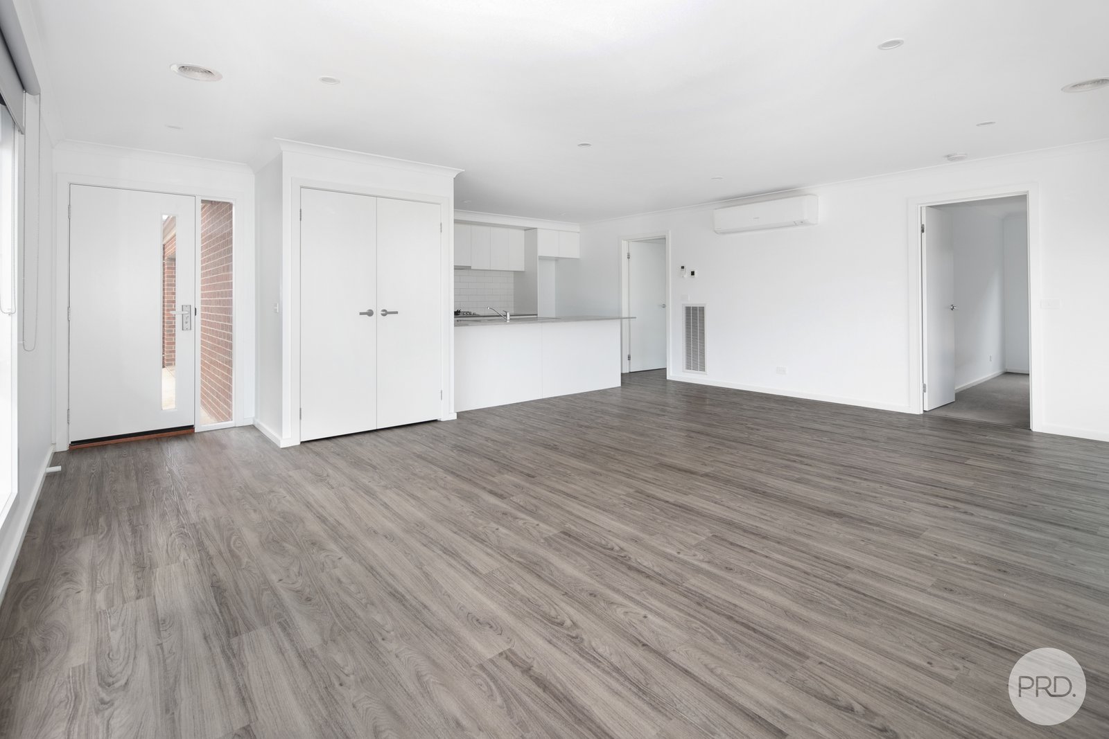 4 Simmental Street DELACOMBE 2