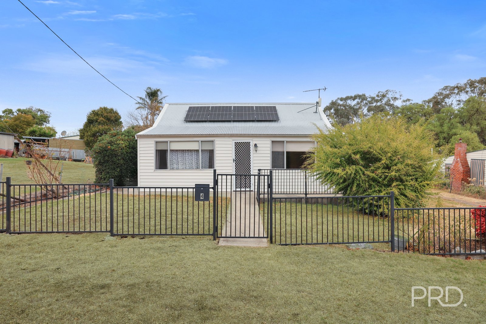 4 Sisson Street WILLOW TREE 3