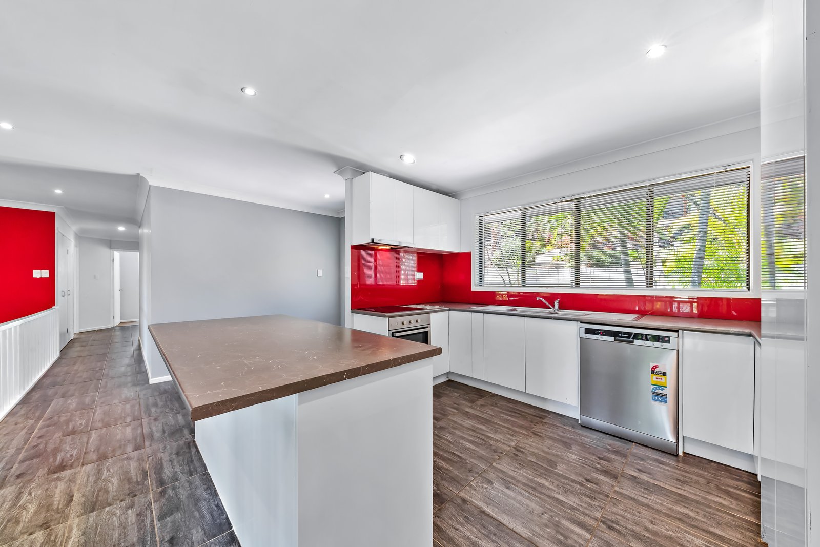 4 South Molle Boulevard CANNONVALE 3