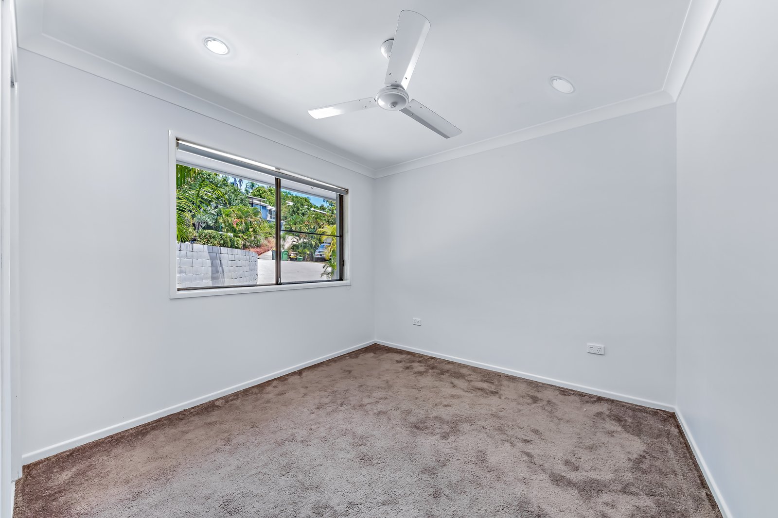 4 South Molle Boulevard CANNONVALE 13