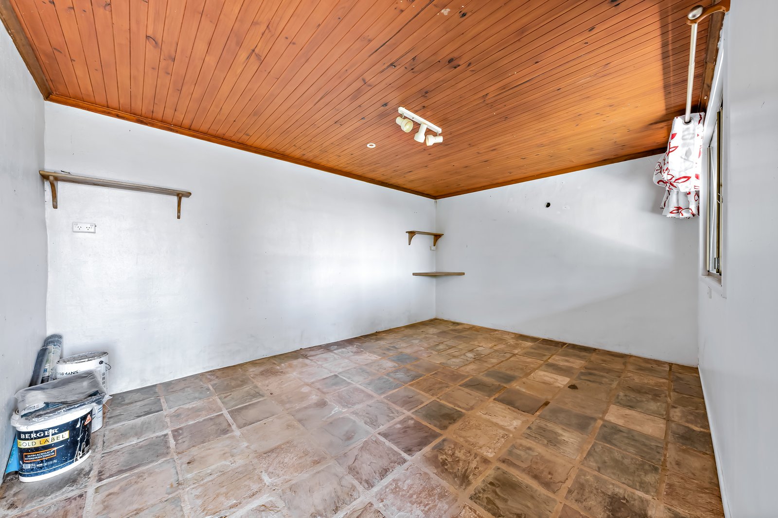 4 South Molle Boulevard CANNONVALE 16