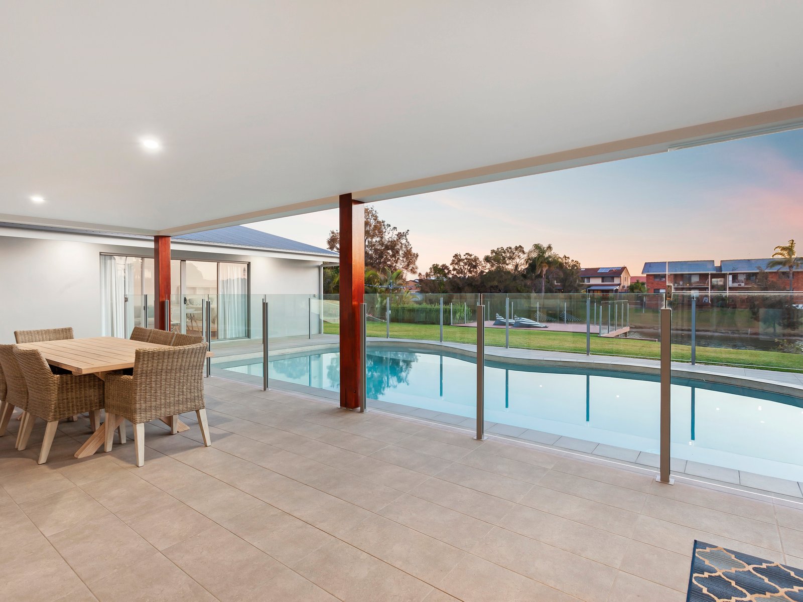 4 Spoonbill Court BURLEIGH WATERS 9