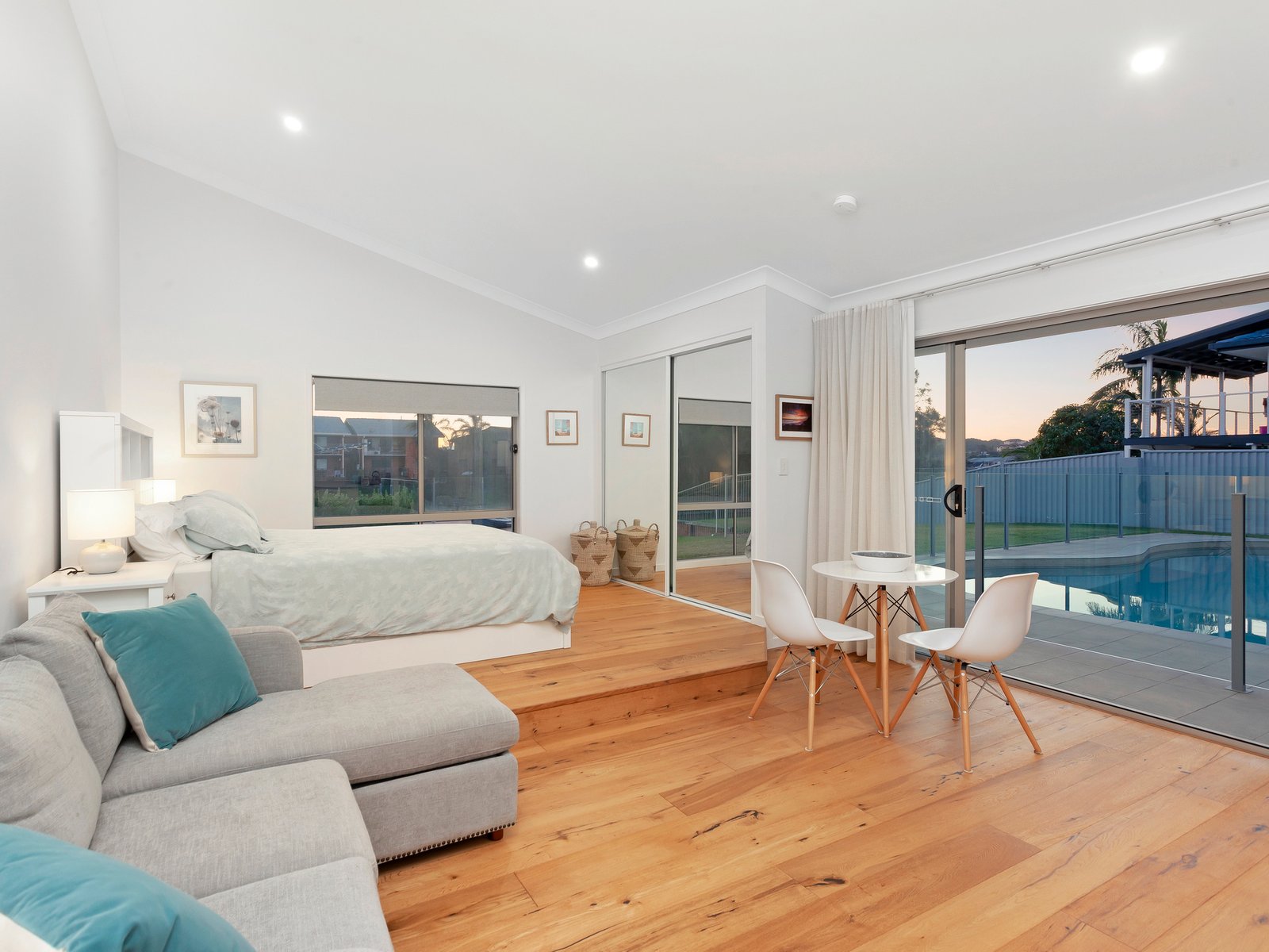 4 Spoonbill Court BURLEIGH WATERS 11