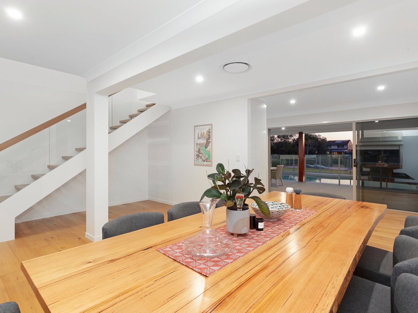 4 Spoonbill Court BURLEIGH WATERS 24