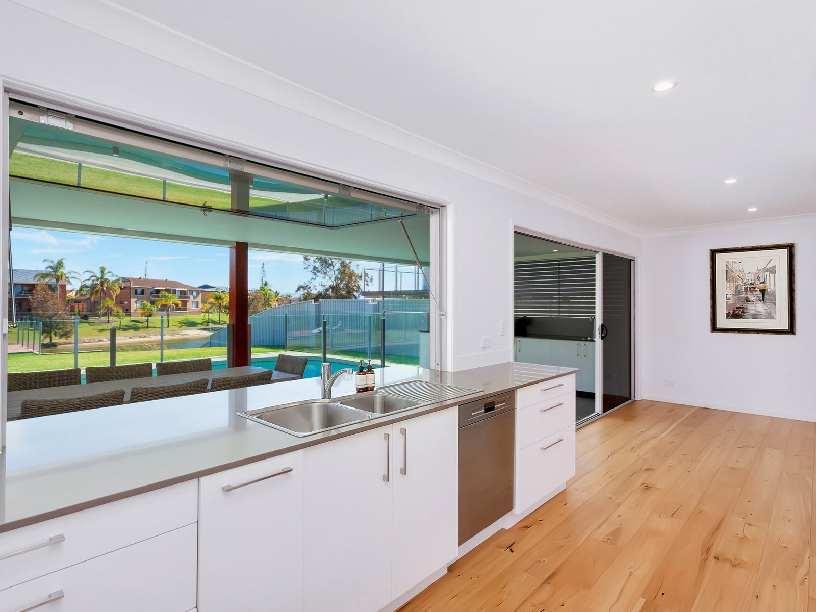 4 Spoonbill Court BURLEIGH WATERS 26