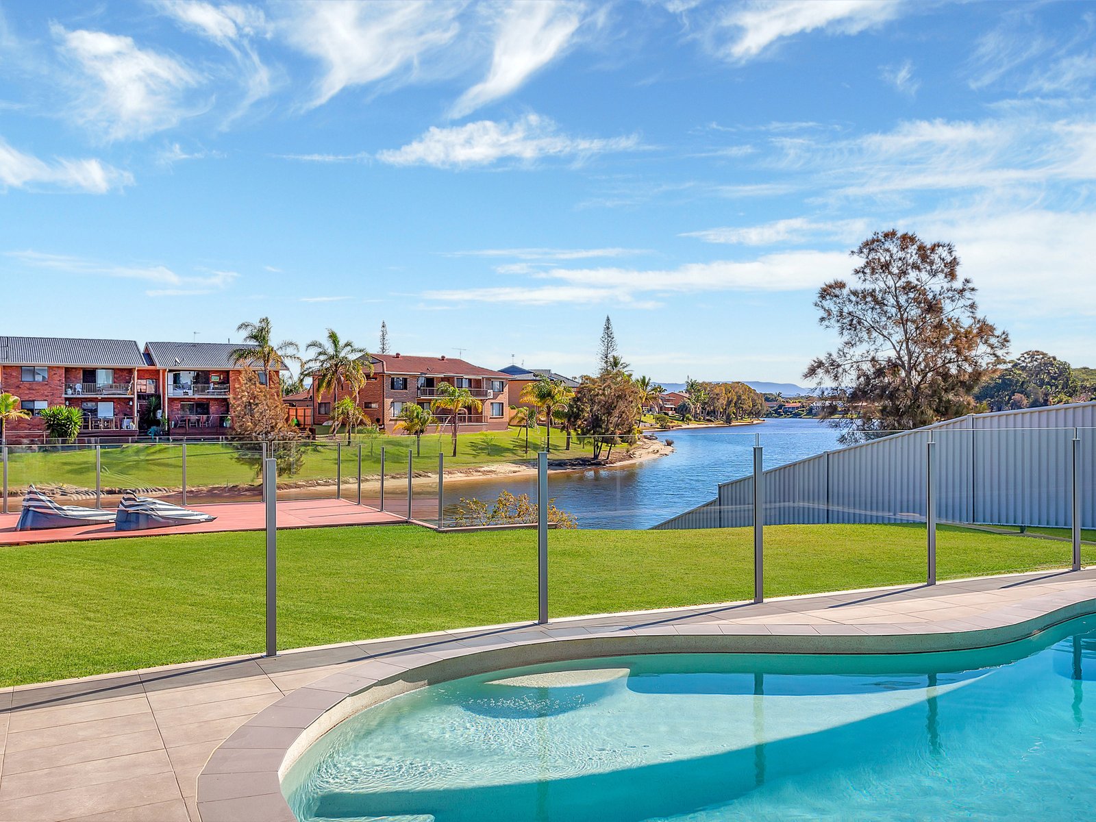 4 Spoonbill Court BURLEIGH WATERS 27