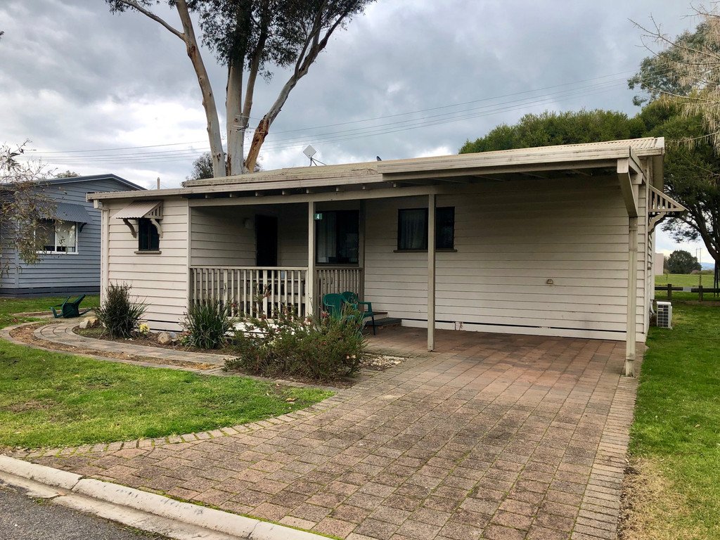 4 Spotted Gum Drive LAKE HUME VILLAGE 3