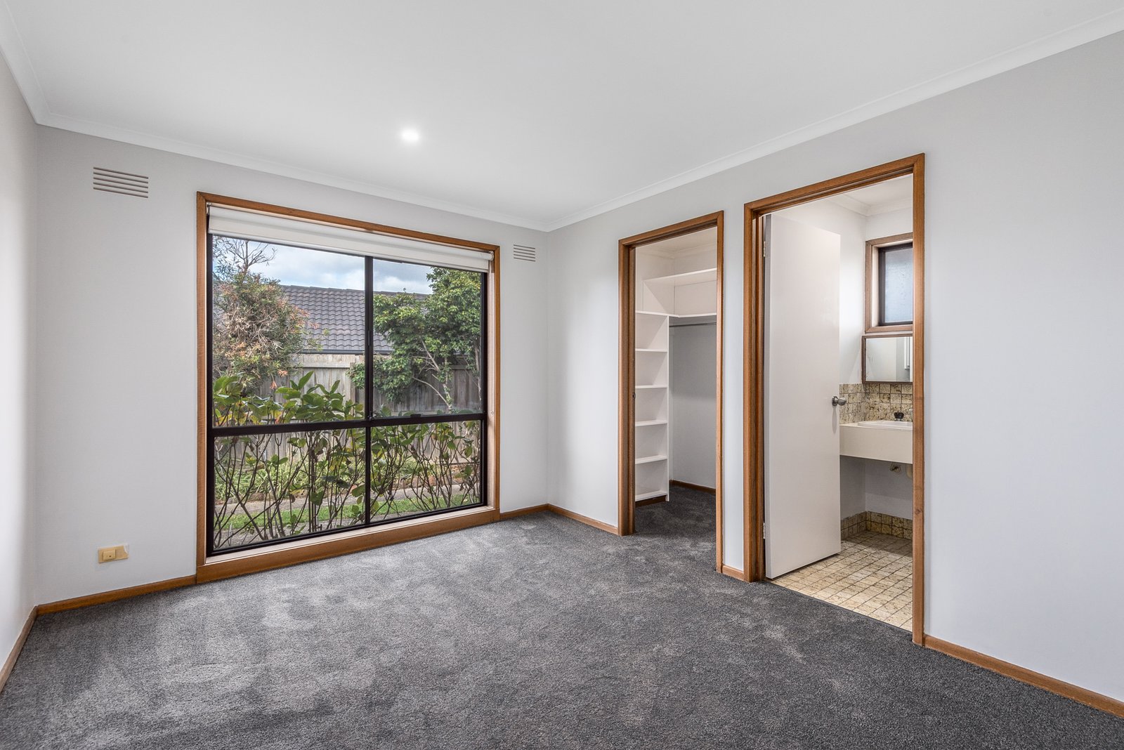Gallery: 4 Springhurst Crescent