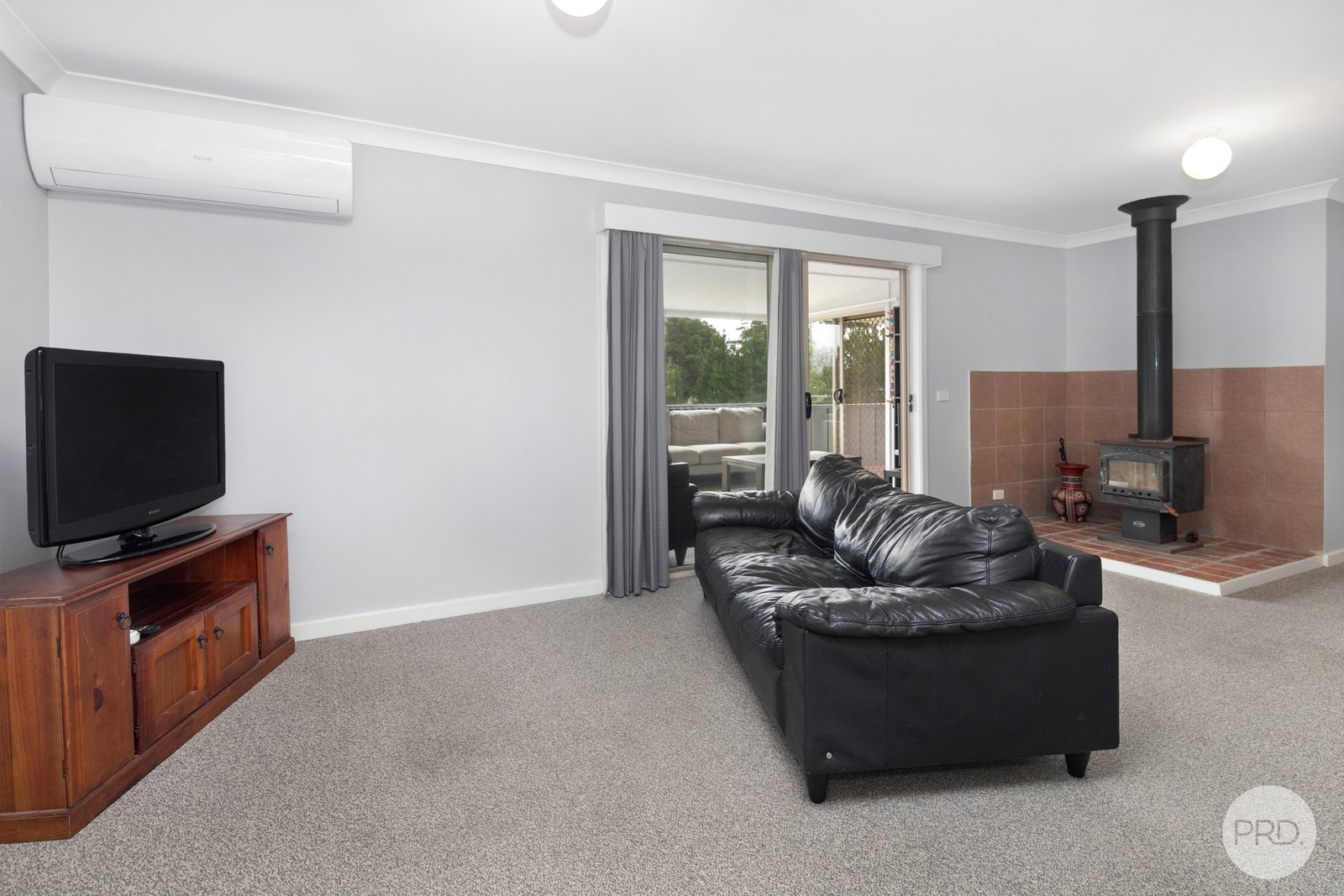 4 Springwood Close ENFIELD 6