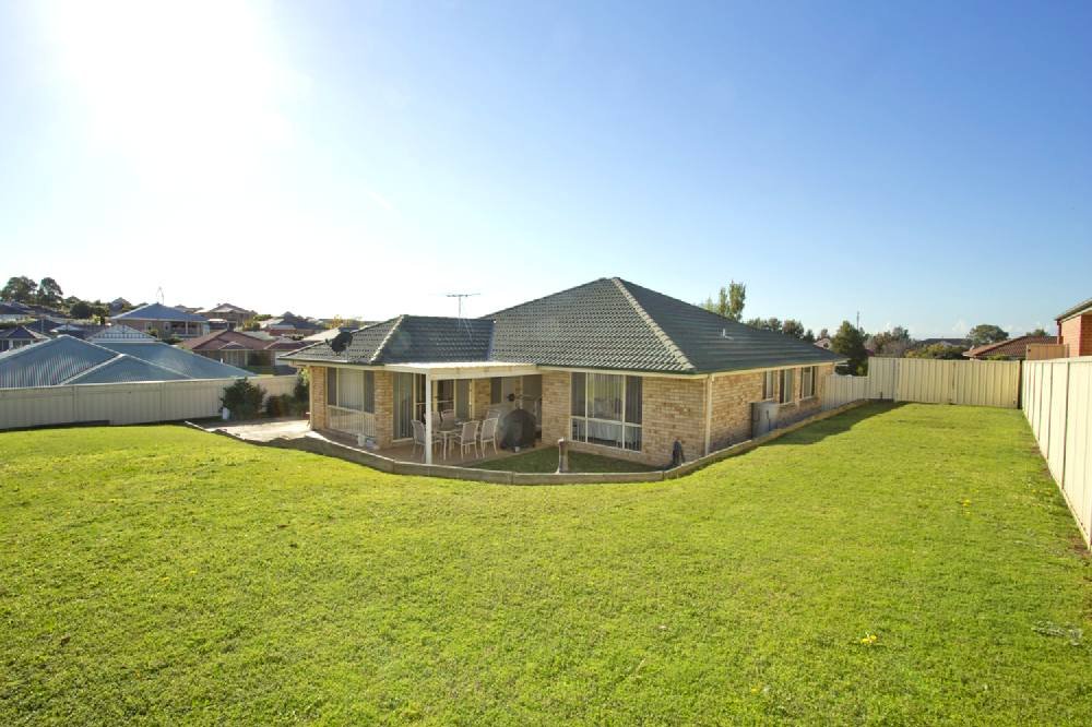 4 Stanton Drive RAWORTH 2