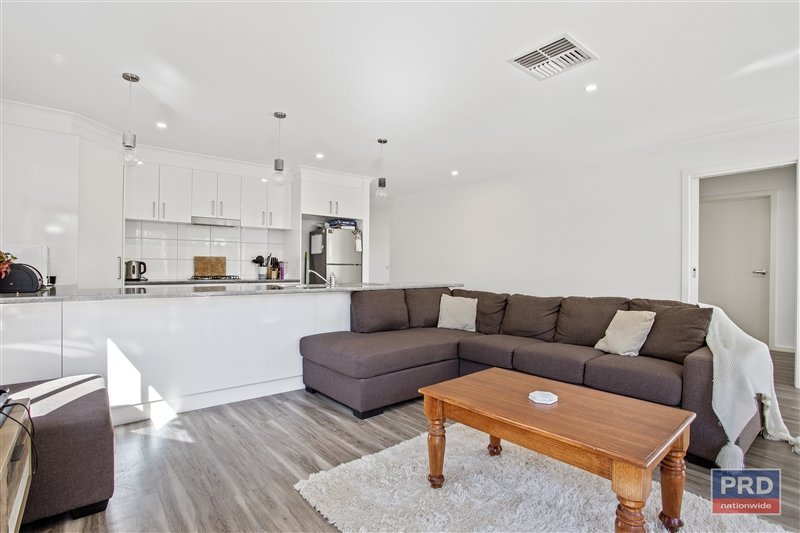 4 Stoneham Street GOLDEN SQUARE 3