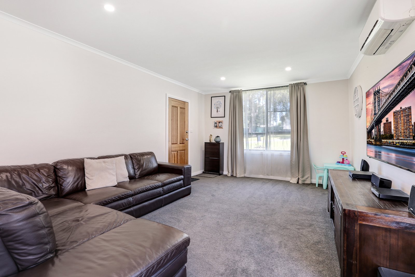 4 Stratford Road UNANDERRA 2
