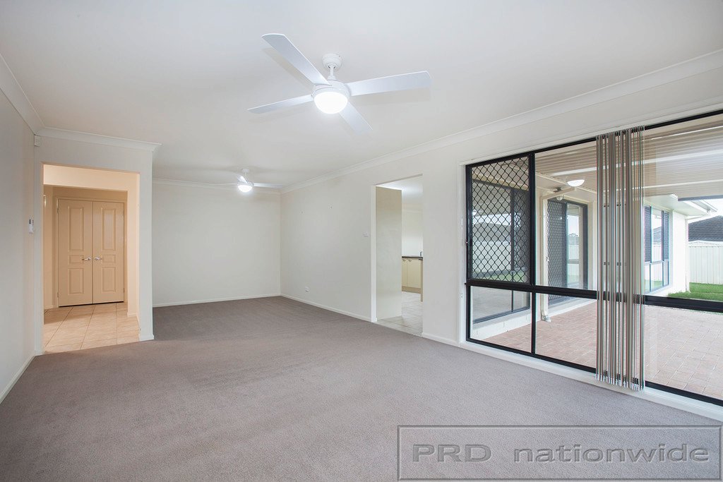 4 Tallowwood Way THORNTON 3