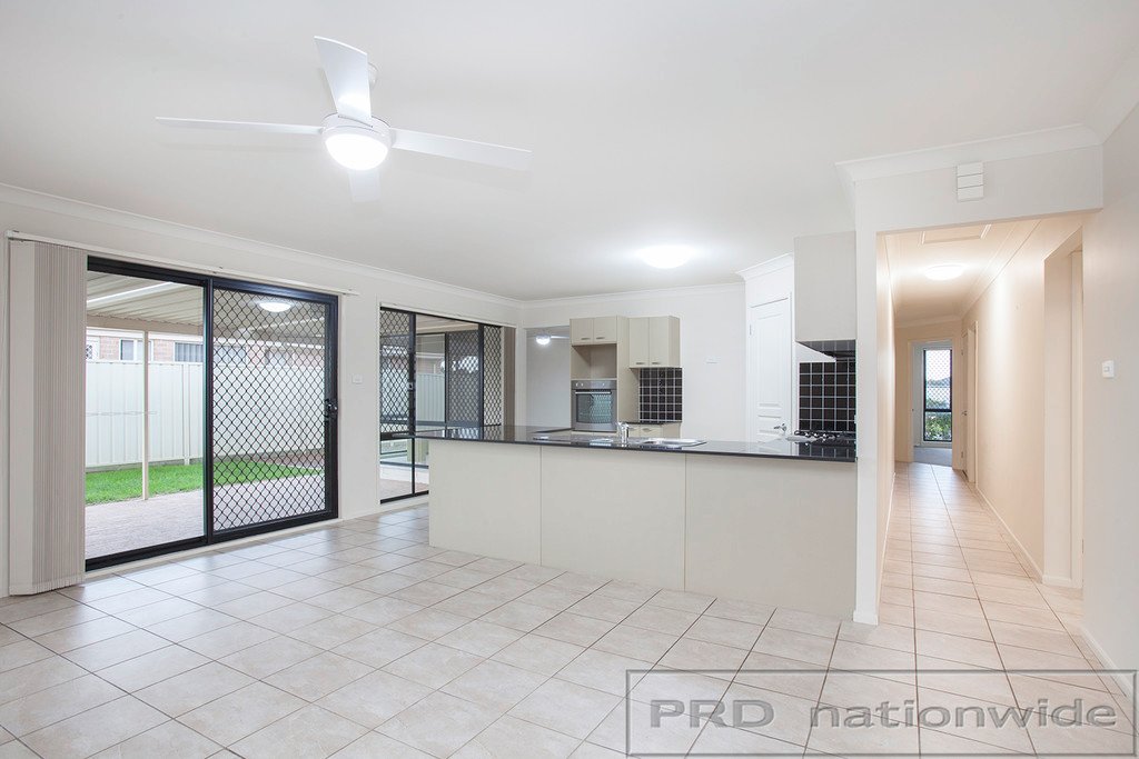 4 Tallowwood Way THORNTON 6