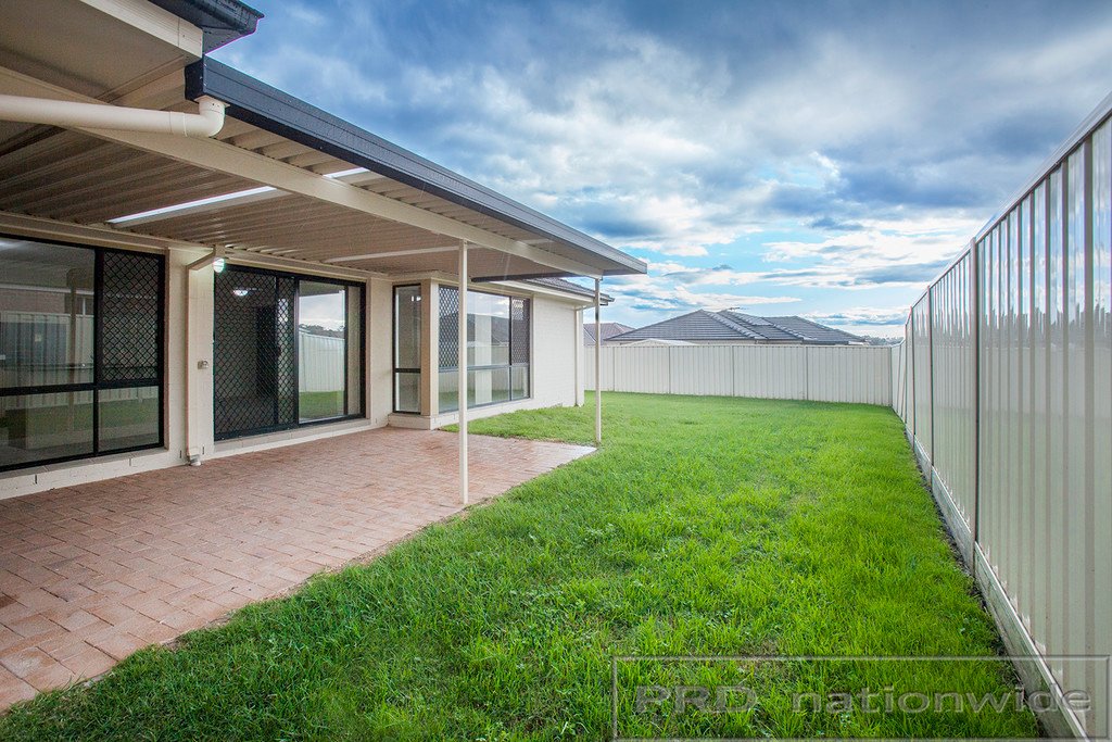 4 Tallowwood Way THORNTON 8