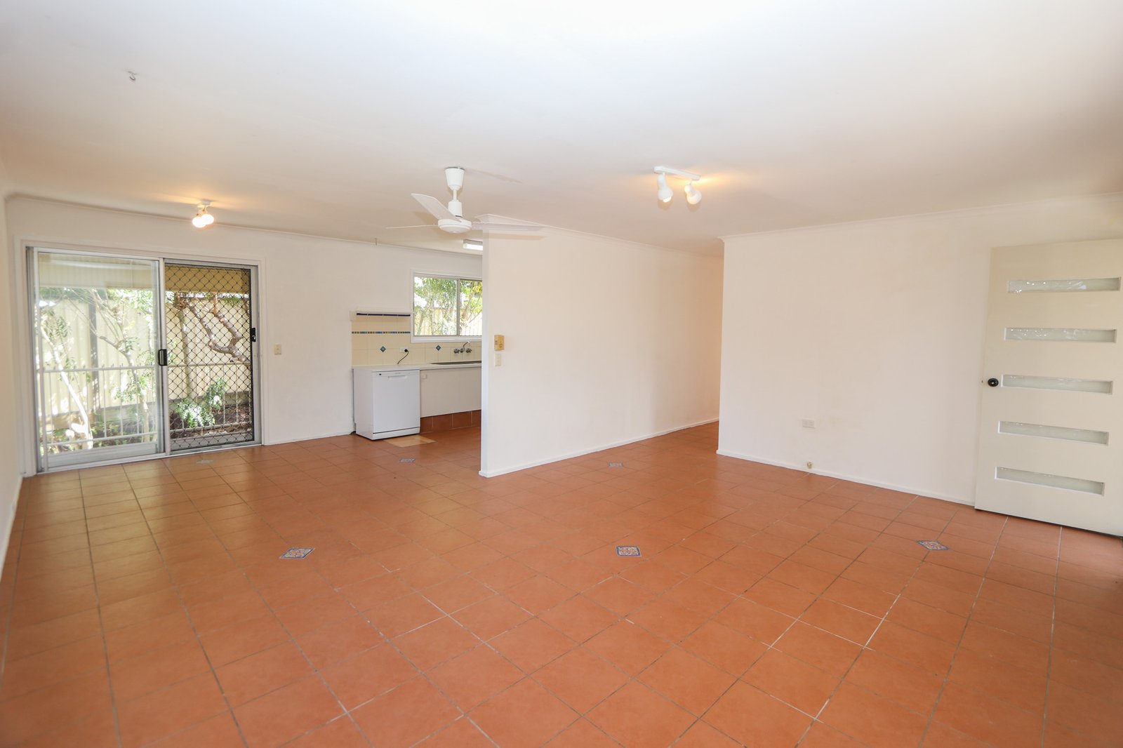 4 Tasman Avenue MOLENDINAR 3