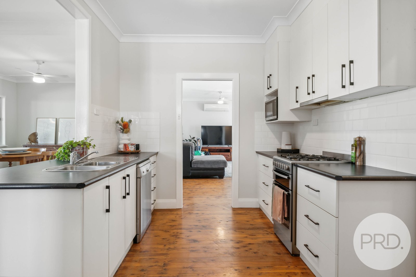 4 The Boulevarde  KOORINGAL 10