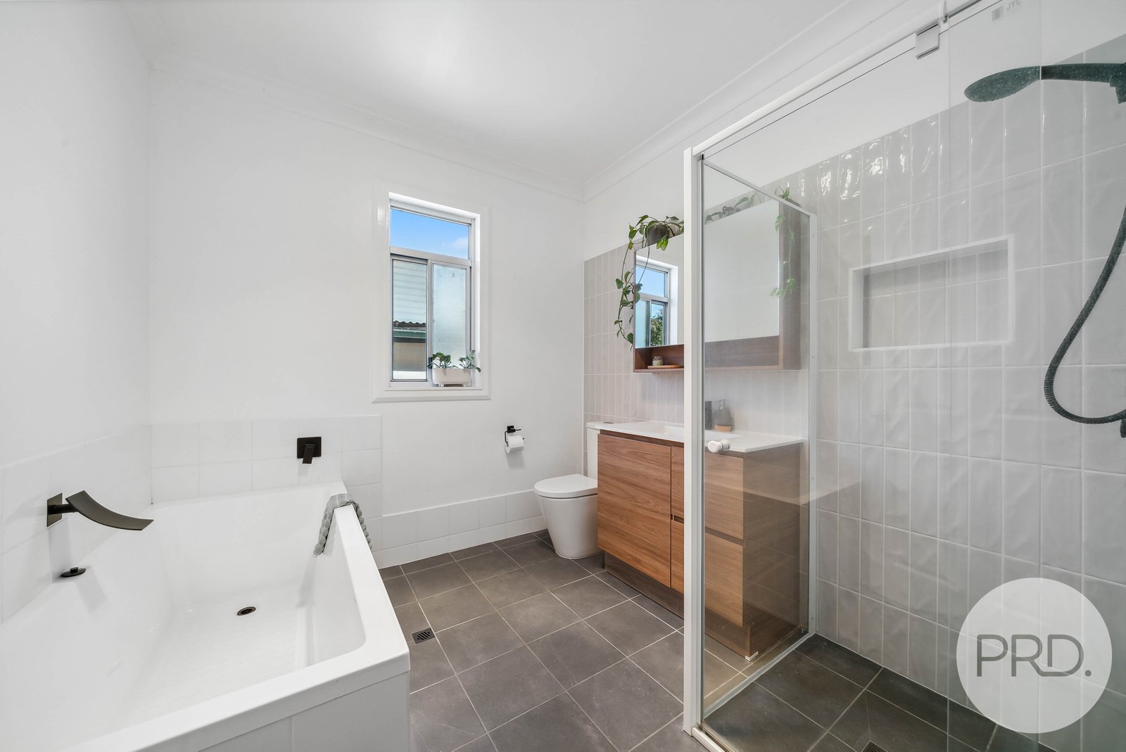 4 The Boulevarde  KOORINGAL 13