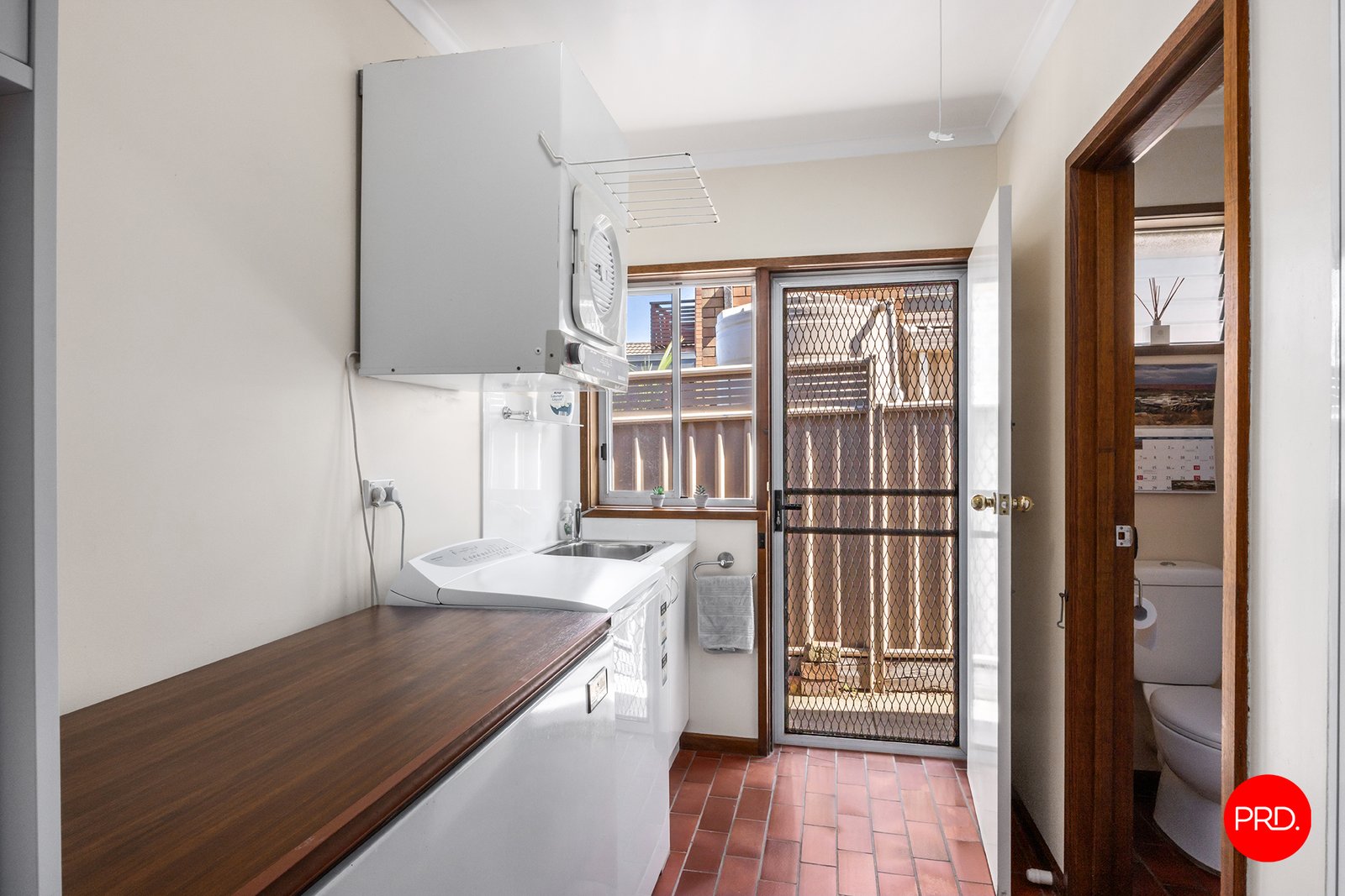 4 The Strand  KENNINGTON 19