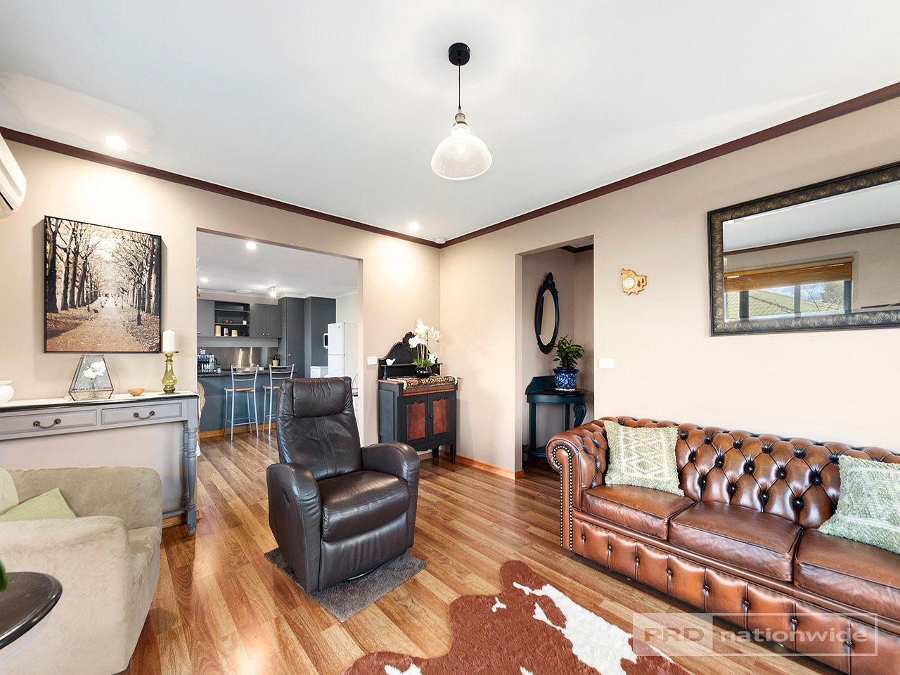 4 Thistle Down  HUNTINGFIELD 5