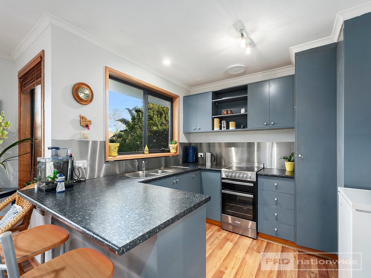 4 Thistle Down  HUNTINGFIELD 7