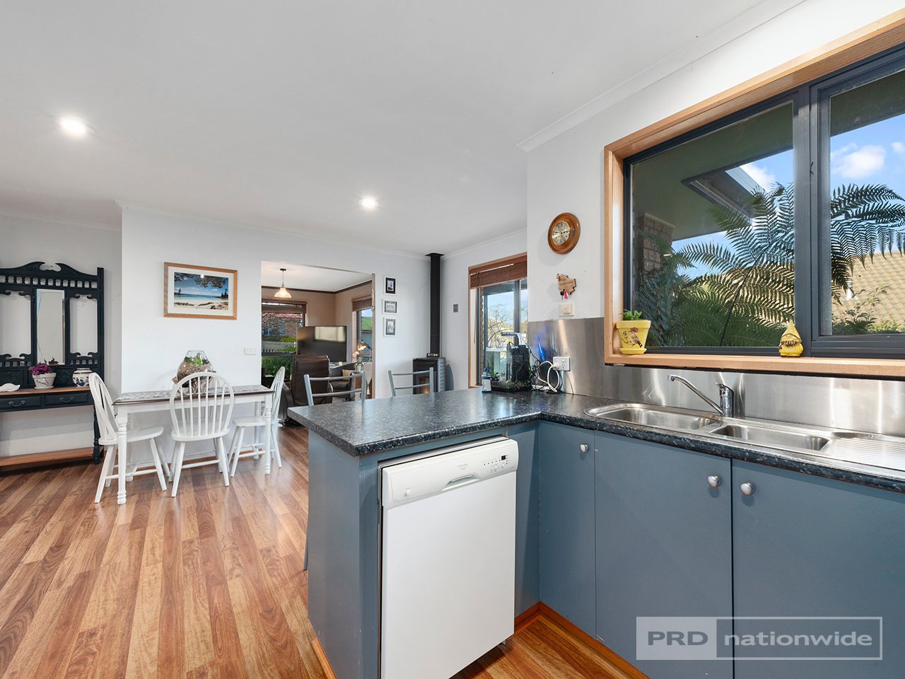 4 Thistle Down  HUNTINGFIELD 8