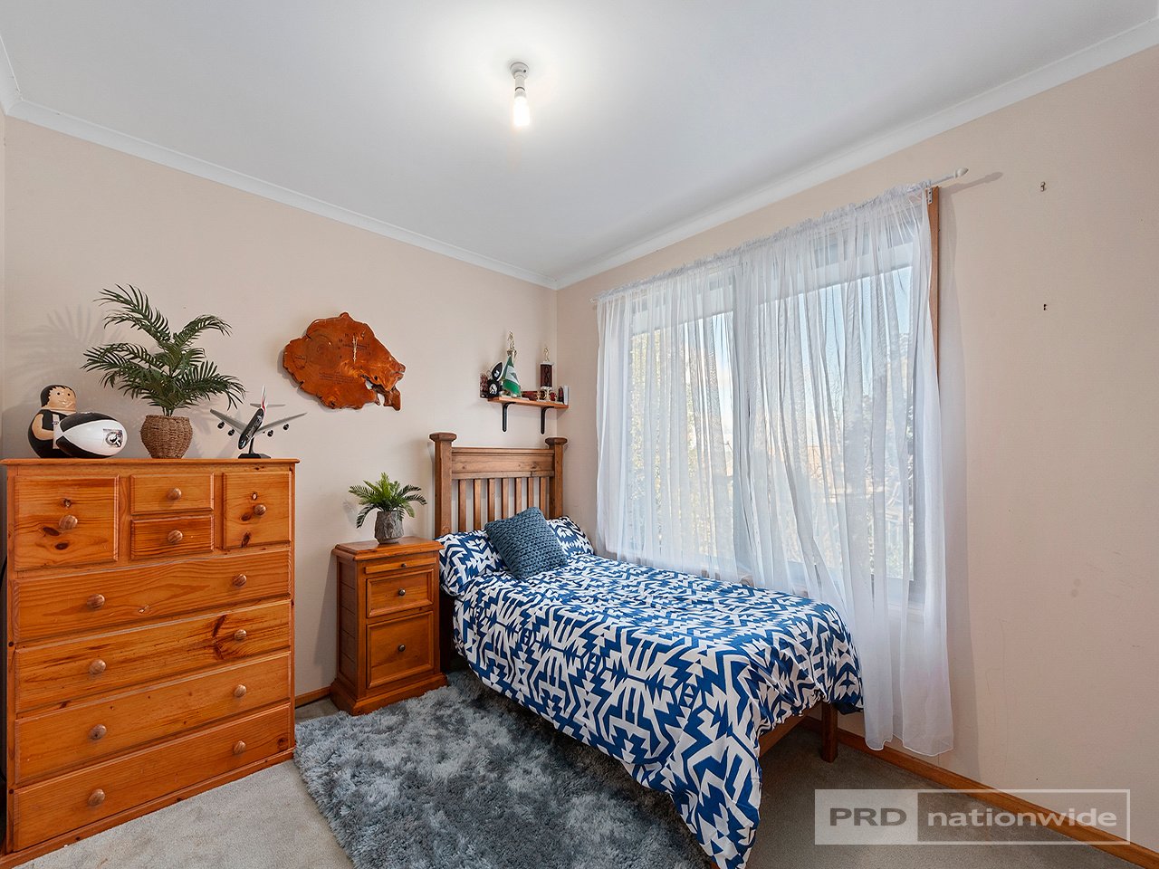 4 Thistle Down  HUNTINGFIELD 12