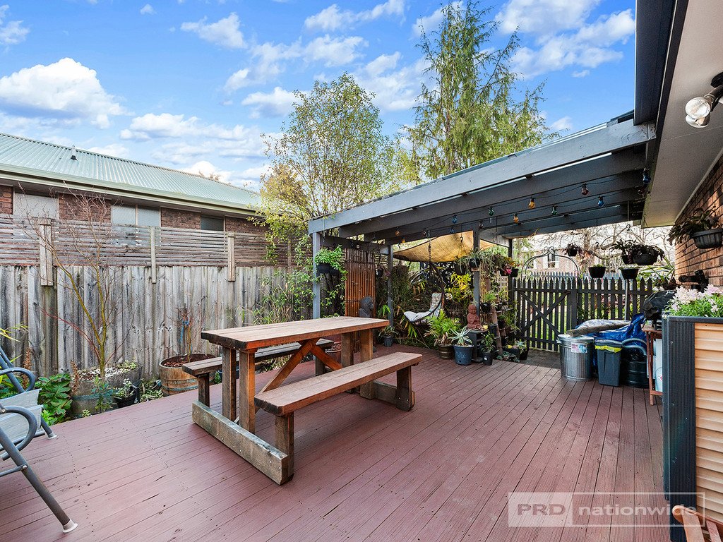 4 Thistle Down  HUNTINGFIELD 15