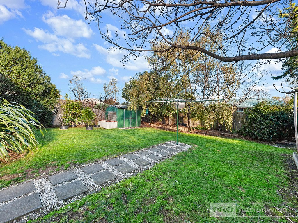 4 Thistle Down  HUNTINGFIELD 16