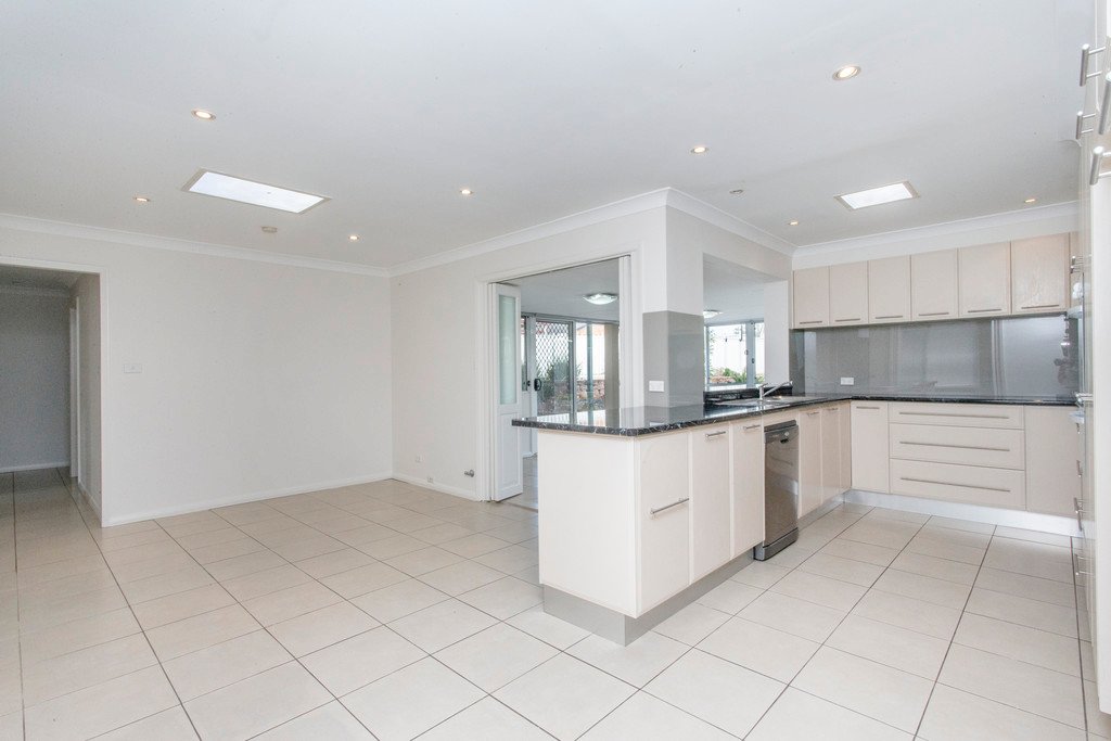 4 Thoar Place CLAREMONT MEADOWS 6