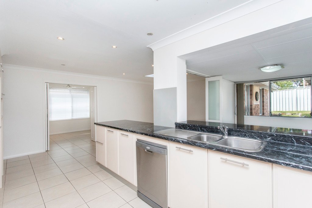 4 Thoar Place CLAREMONT MEADOWS 8
