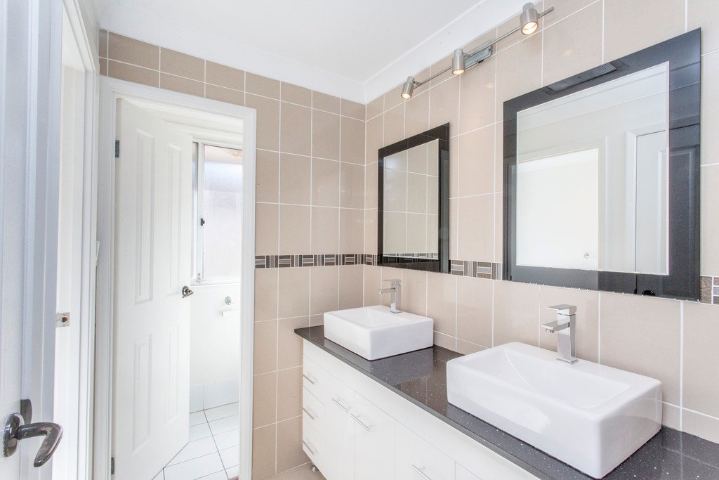 4 Thoar Place CLAREMONT MEADOWS 10