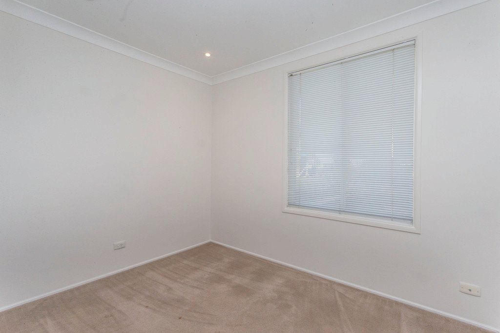4 Thoar Place CLAREMONT MEADOWS 12