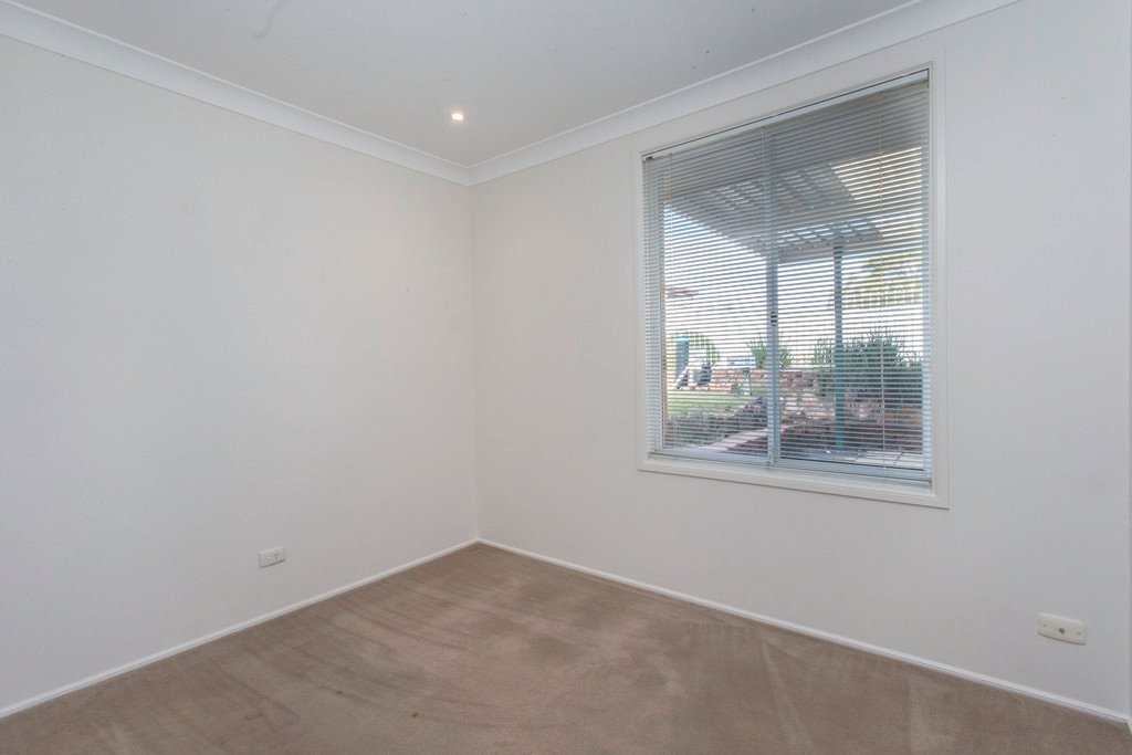 4 Thoar Place CLAREMONT MEADOWS 13
