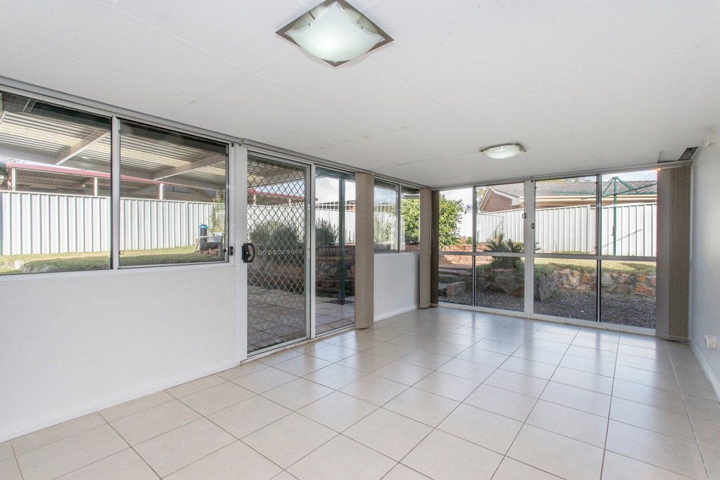 4 Thoar Place CLAREMONT MEADOWS 17