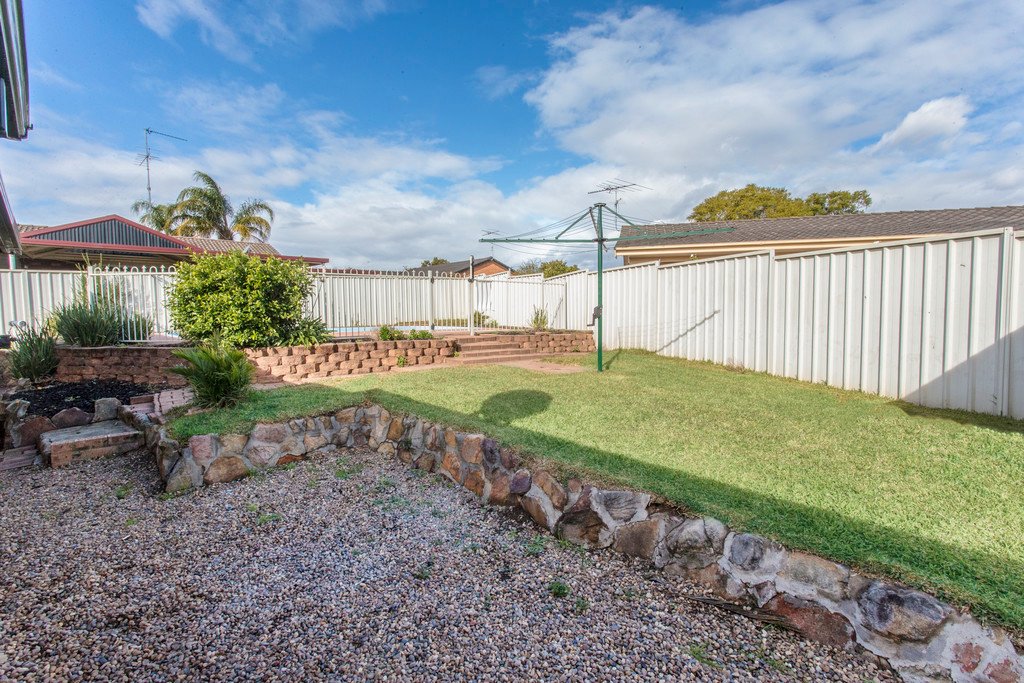 4 Thoar Place CLAREMONT MEADOWS 21