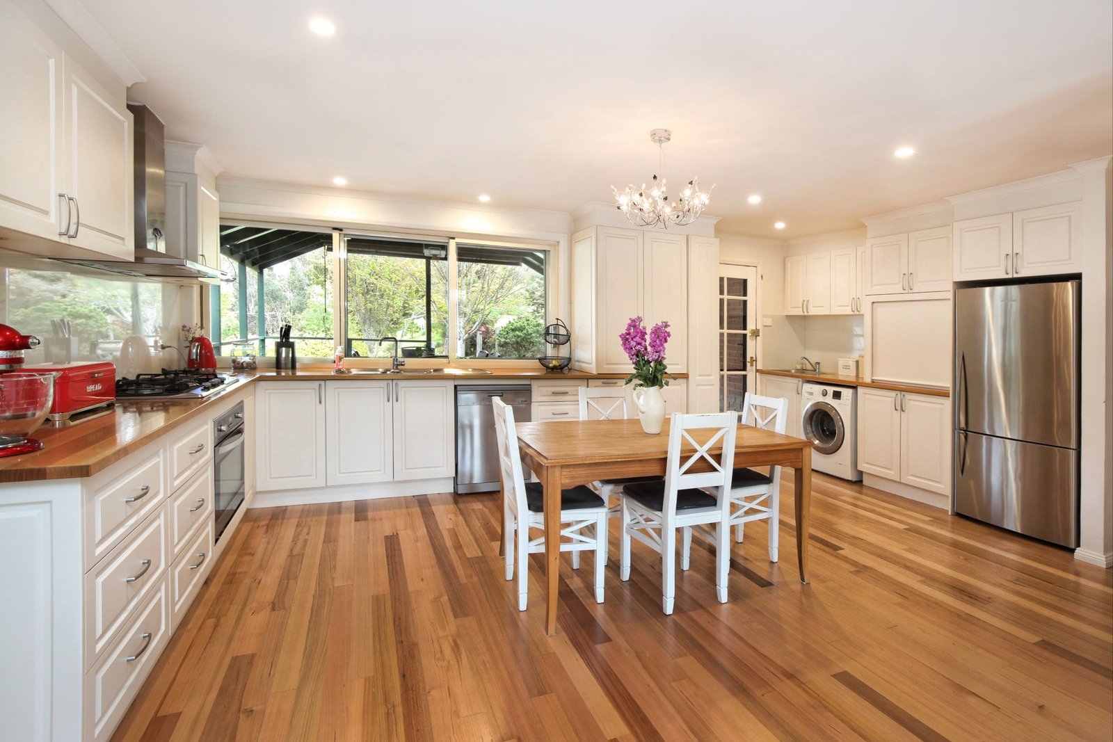 Real Estate and Property in 4 Thomas Court, Woodend, VIC