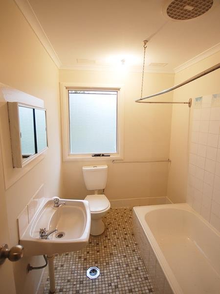 4 Toy Place TOLLAND 2