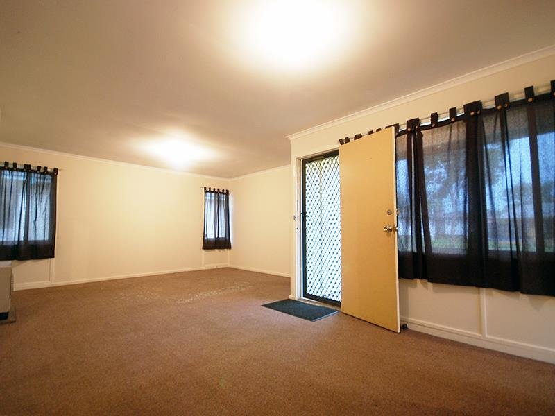 4 Toy Place TOLLAND 4