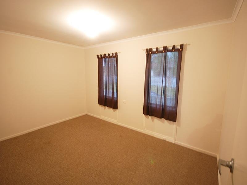 4 Toy Place TOLLAND 5