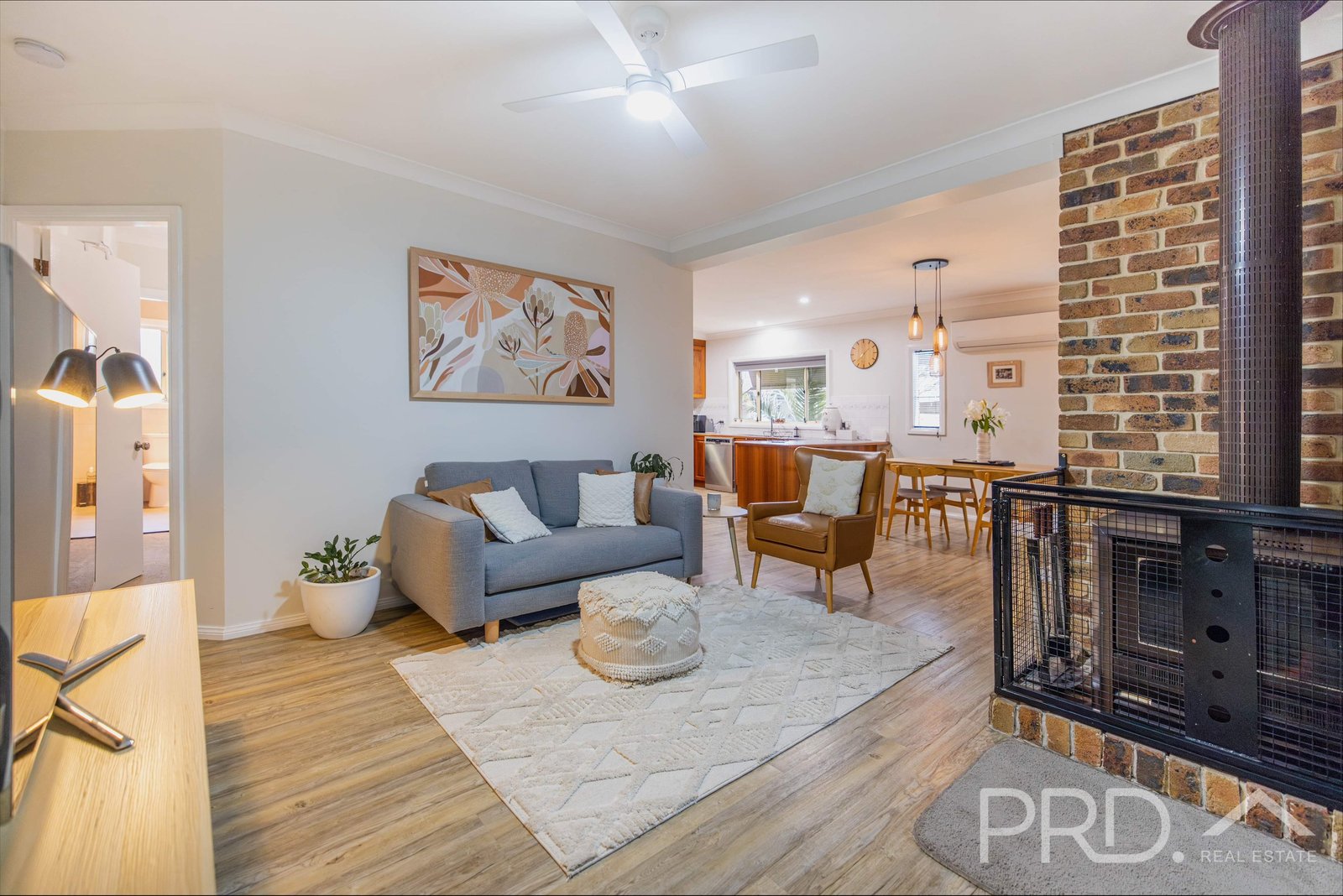 4 Travers Street ADELONG 1