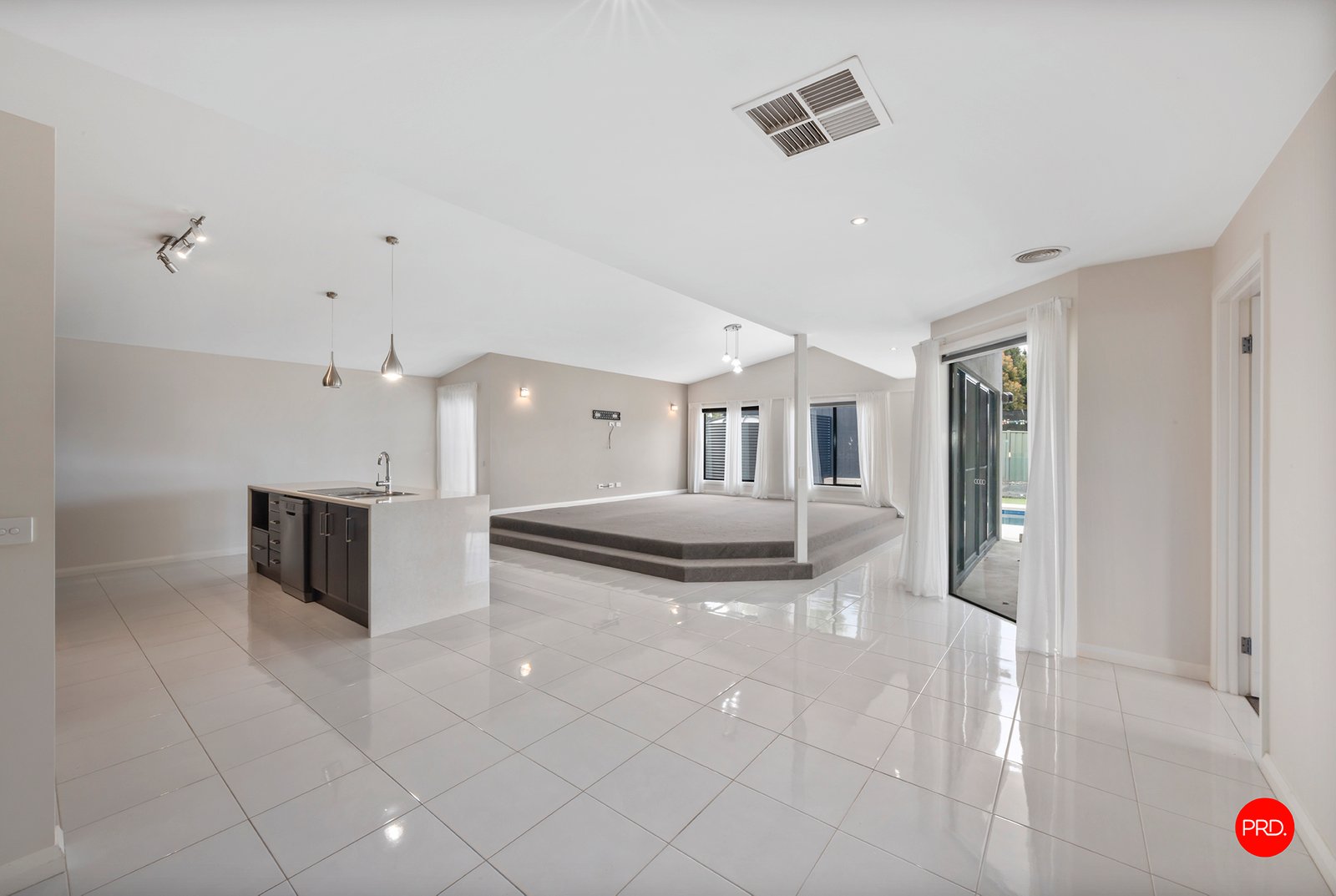 4 Valiant Court GOLDEN SQUARE 4