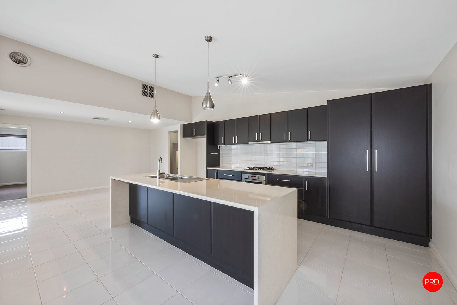 4 Valiant Court GOLDEN SQUARE 5