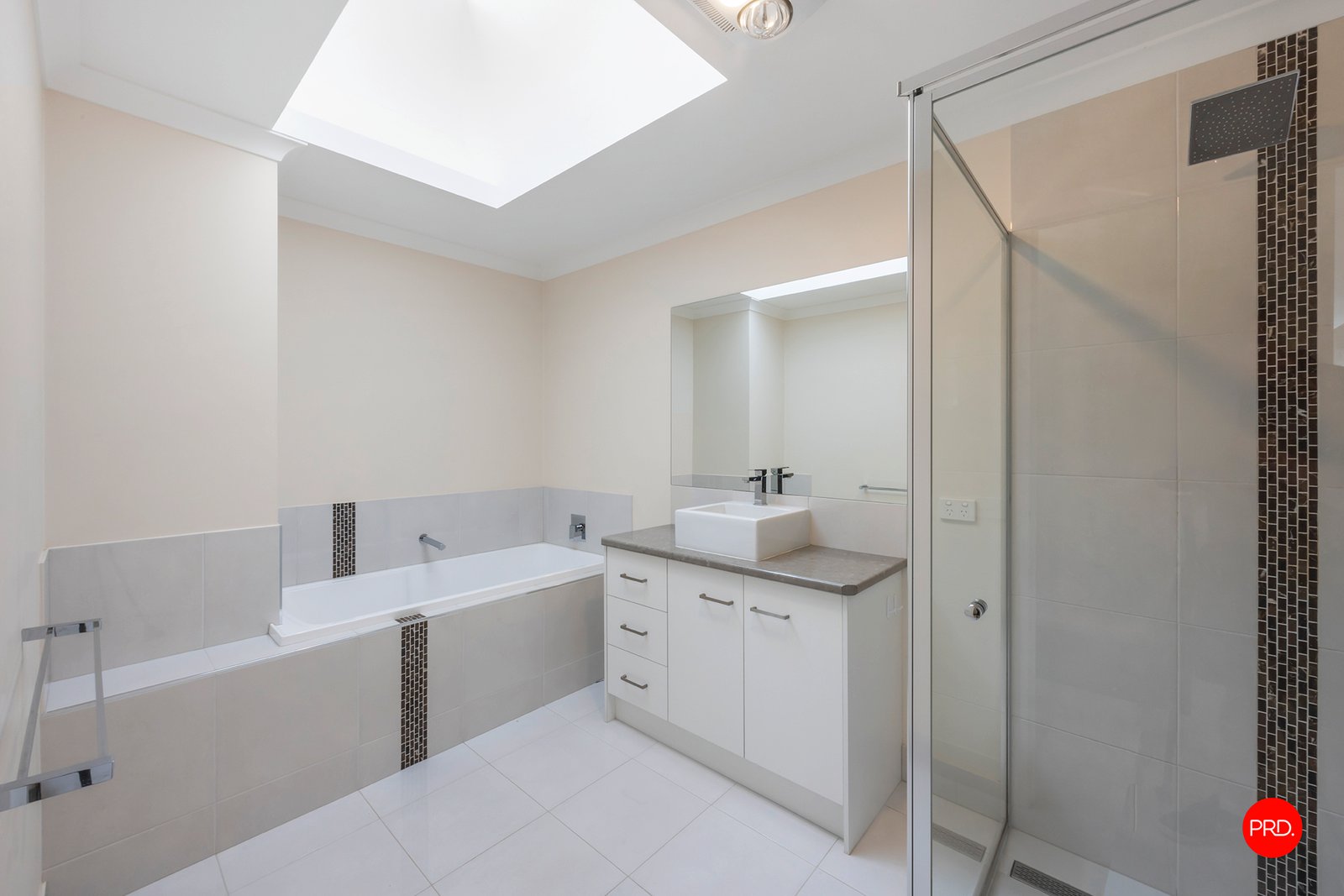 4 Valiant Court GOLDEN SQUARE 14