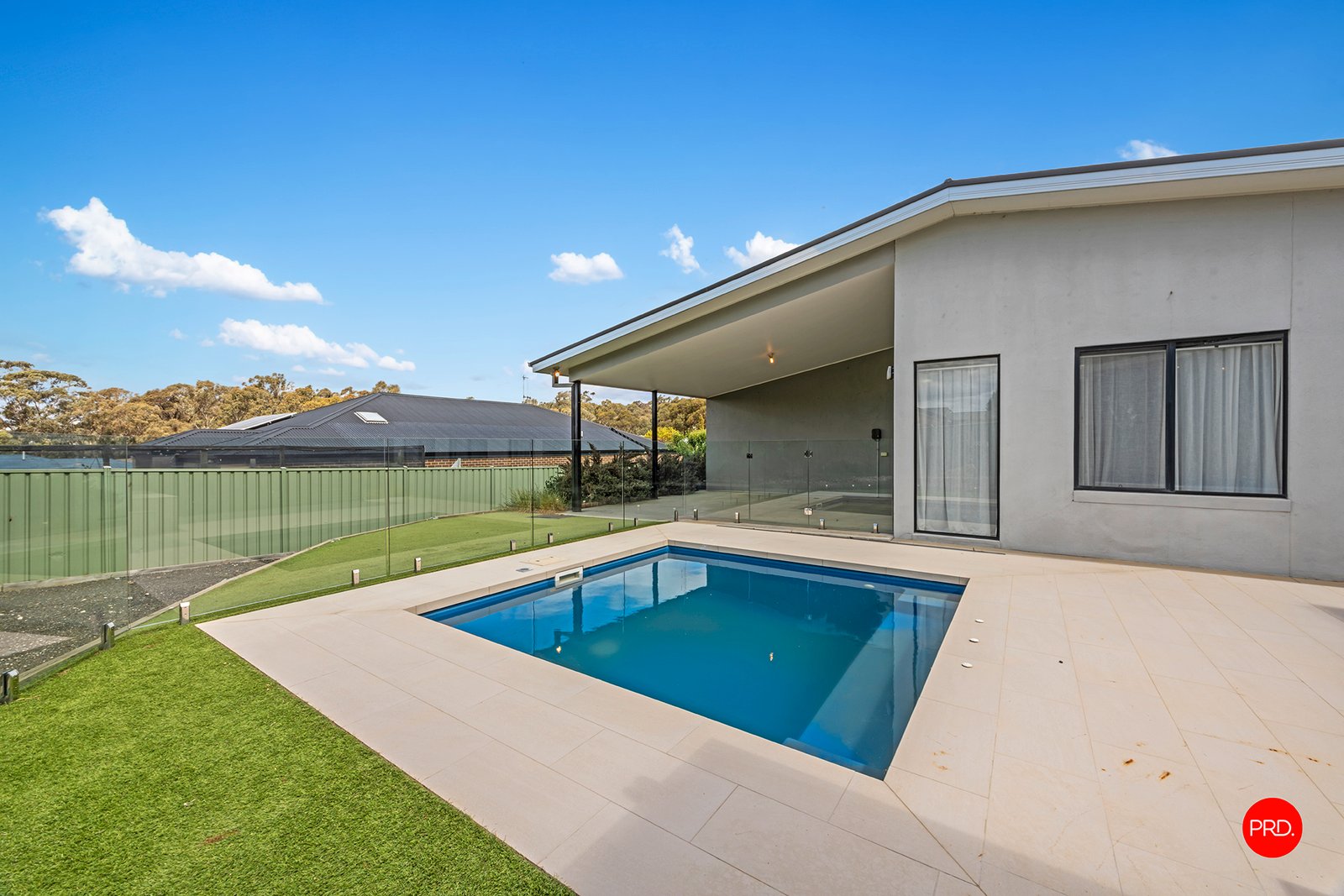 4 Valiant Court GOLDEN SQUARE 16