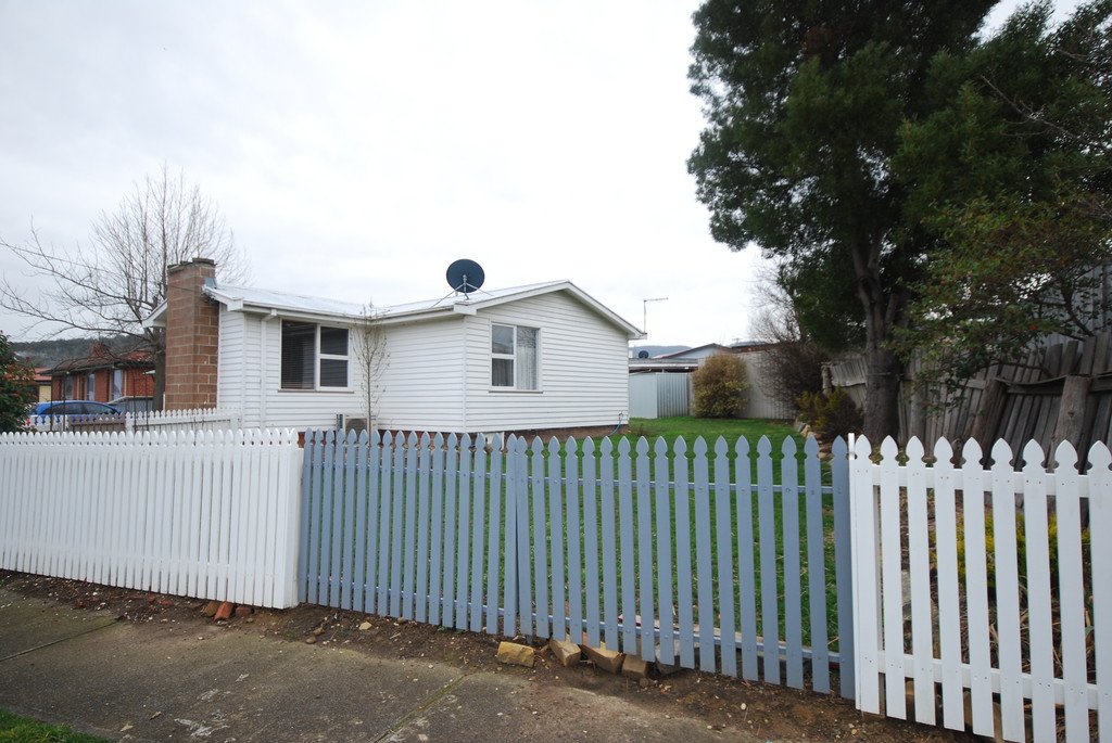 4 Walker Crescent NEW NORFOLK 2